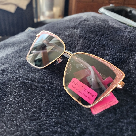 Betsey Johnson Women's Soul Shine Cateye Sunglasses - Picture 4 of 7